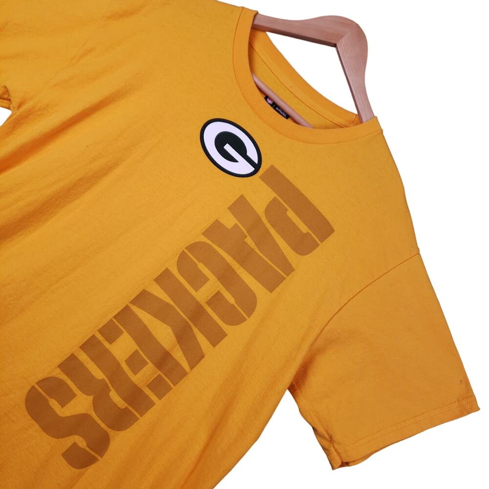 Green Bay Packers NFL Team Apparel Men's Short Sleeve T-Shirt Large Yellow EUC